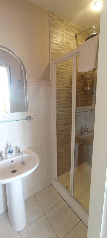 Ocean View Hotel Касълмартир Екстериор снимка