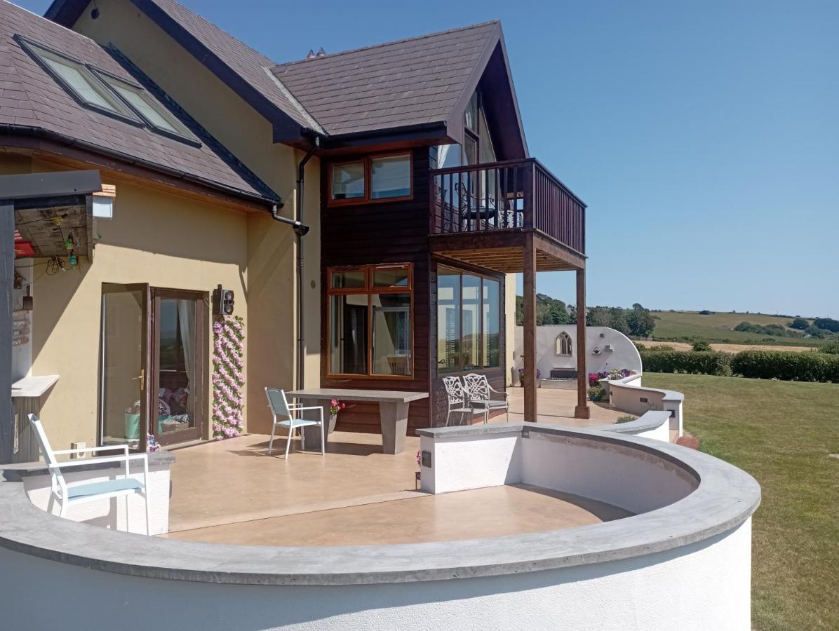Ocean View Hotel Касълмартир Екстериор снимка